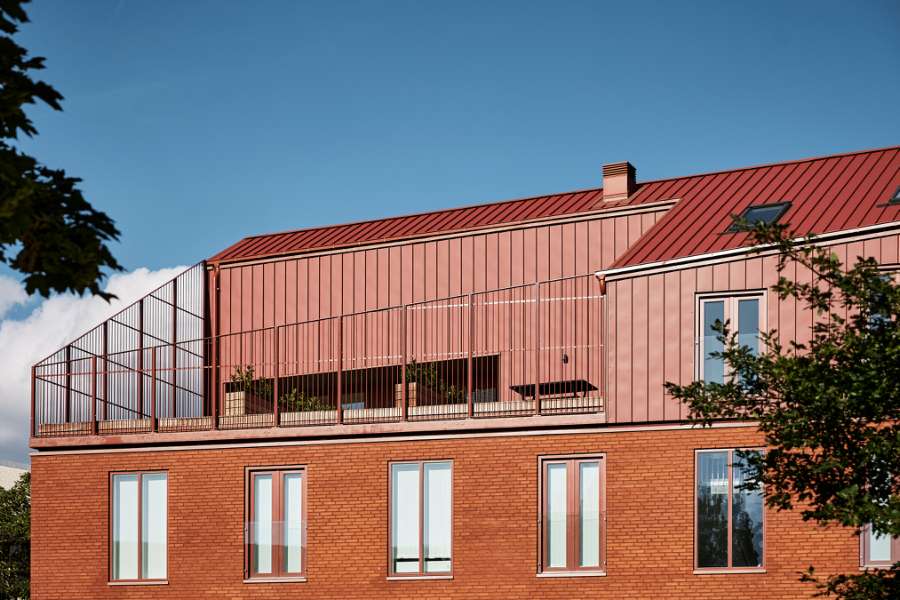 Atypisk asymmetri med stål på toppen, Bjerggade 2, 4600 Køge